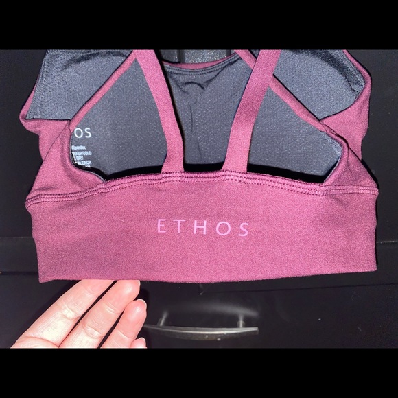 Ethos Cross back sports bra - Picture 2 of 4